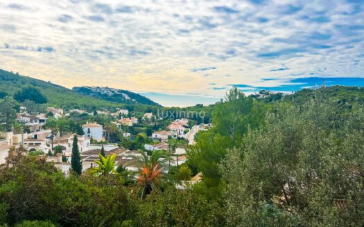 Prachtige bouwkavel in Moraira met uitzicht op de bergen en de zee