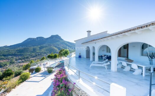 Fantastische villa met volledige privacy en panoramisch uitzicht in Benissa