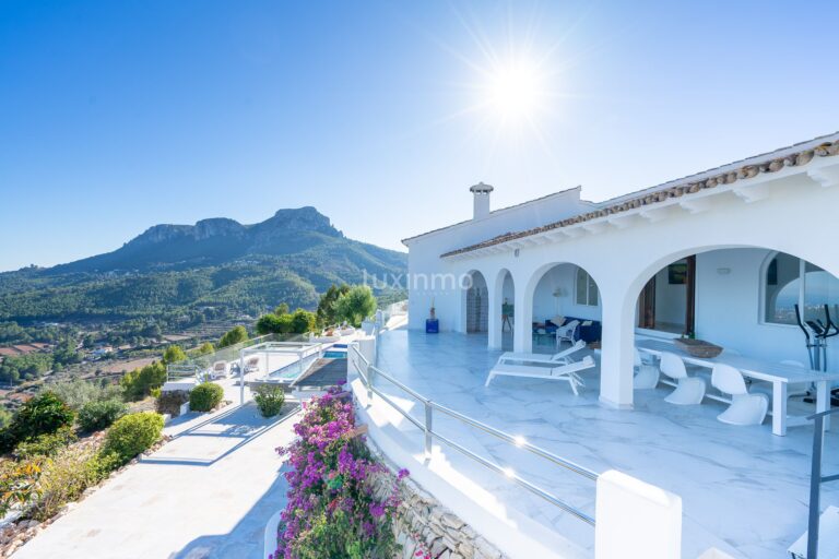 Fantastische villa met volledige privacy en panoramisch uitzicht in Benissa