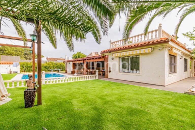 Mooie villa met zwembad te koop in Albir