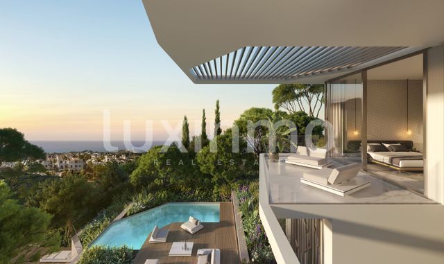 Exclusief wooncomplex met uitzicht op zee naast de golfbaan in Benahavis