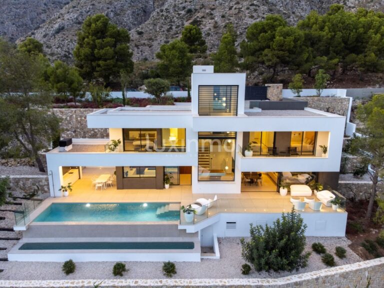 Luxe nieuwbouwwoning met zeezicht in Sierra de Altea