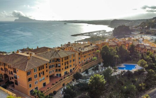 Indrukwekkend penthouse met uitzicht op zee en de bergen in Mascarat Altea