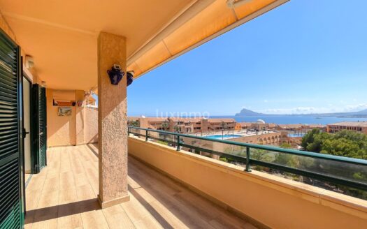 Prachtig appartement met uitzicht op zee en de bergen in Mascarat Altea