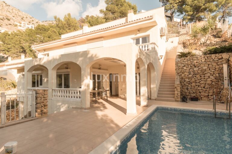 Villa met zeezicht en natuurpark in Altea la Vella