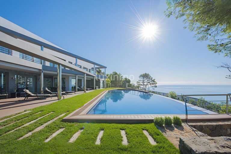 Fascinerende luxe villa met uitzicht op de zee te koop in Altea