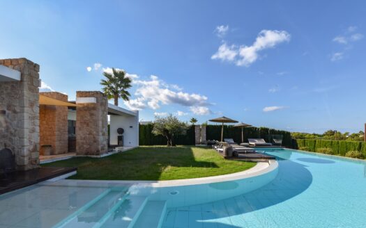 Villa in luxe urbanisatie in Cala Conta