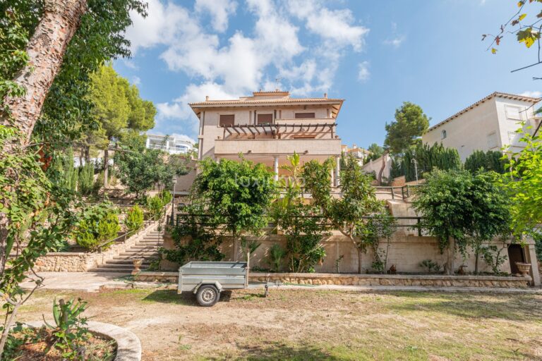 Te koop vier slaapkamer gezellige villa in Altea la Vella