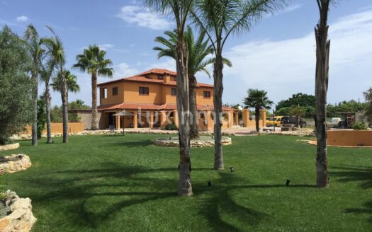 Grote finca te koop in Denia op een perceel van 10000m2