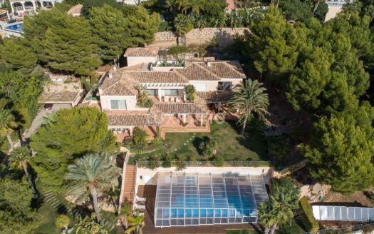 Villa in koloniale stijl in Altea Hills met uitzicht op zee