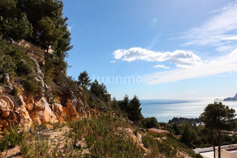 Uniek perceel met panoramisch uitzicht op de baai en de bergen in Altea Hills