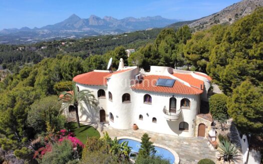 Spectaculaire villa met zee- en panoramisch uitzicht in Altea te koop