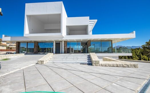 Luxe villa met adembenemend uitzicht op zee