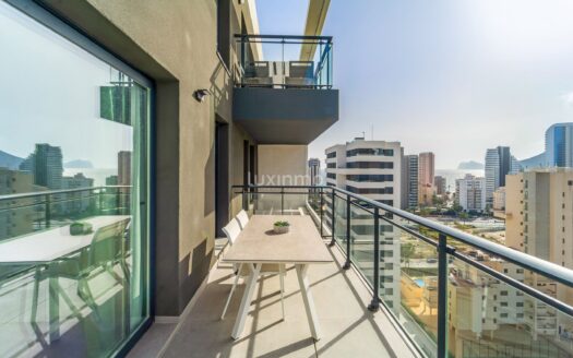 Modern appartement met uitzicht op zee en de bergen in Calpe