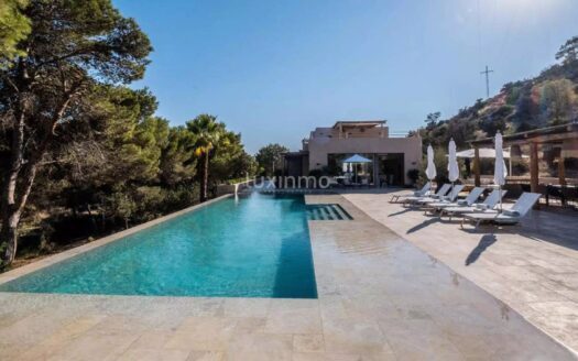 Nieuw gebouwde villa met prachtig uitzicht in een zeer privéwijk van Sa Caleta