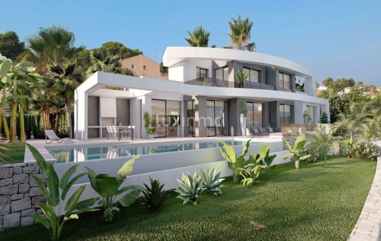 Luxe villa in La Fustera met uitzicht op zee