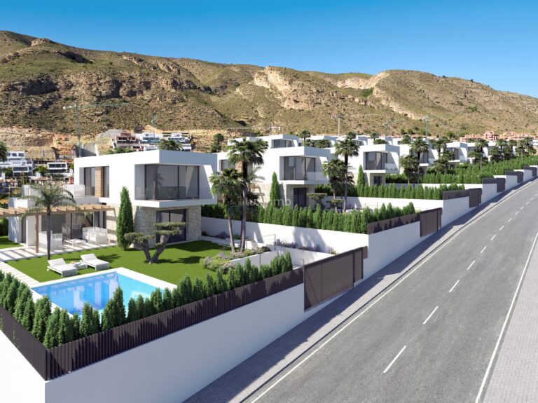 Moderne villa in Sierra Cortina met uitzicht op zee