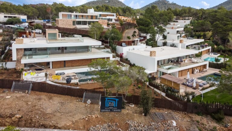 Prachtige luxe eigentijdse villa met uitzicht op zee in Can Aubarca