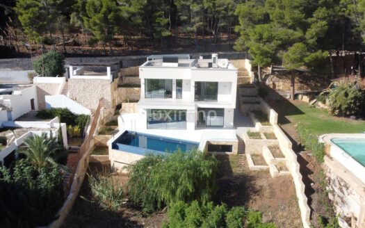 Een nieuwe moderne villa met uitzicht op zee te koop in Altea