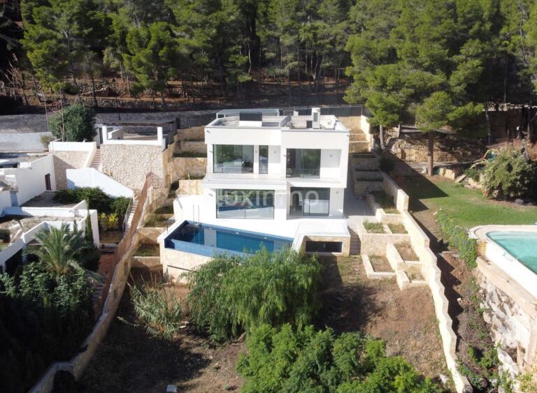 Een nieuwe moderne villa met uitzicht op zee te koop in Altea