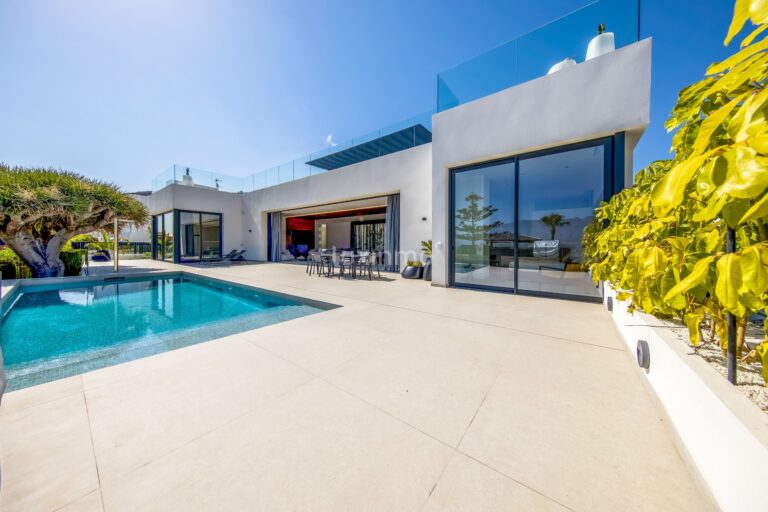 Grote luxe villa te koop in Albir