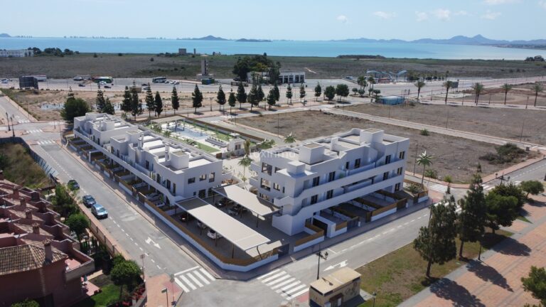 Prachtig appartement in Ibiza-stijl met uitzicht op zee en de golfbaan in San Javier