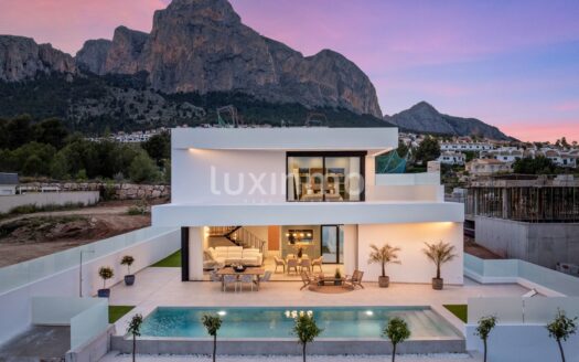 Luxueuze moderne villa te koop in Polop met prachtig uitzicht